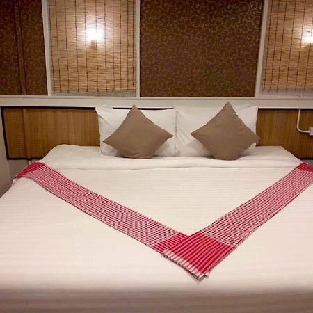 Thousand-Ten Thousand Hotel Bangkok Luaran gambar