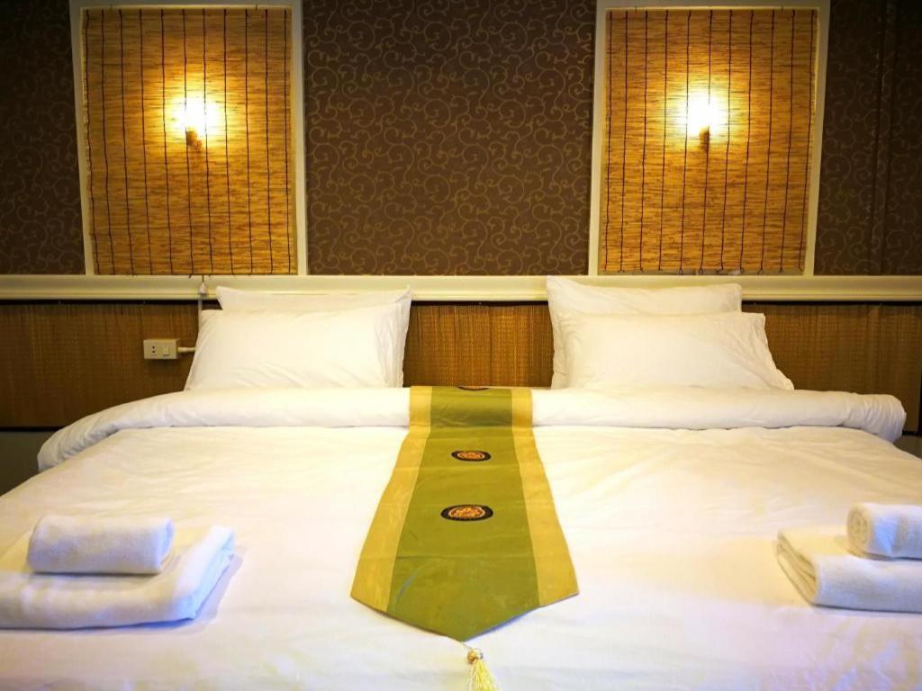Thousand-Ten Thousand Hotel Bangkok Luaran gambar