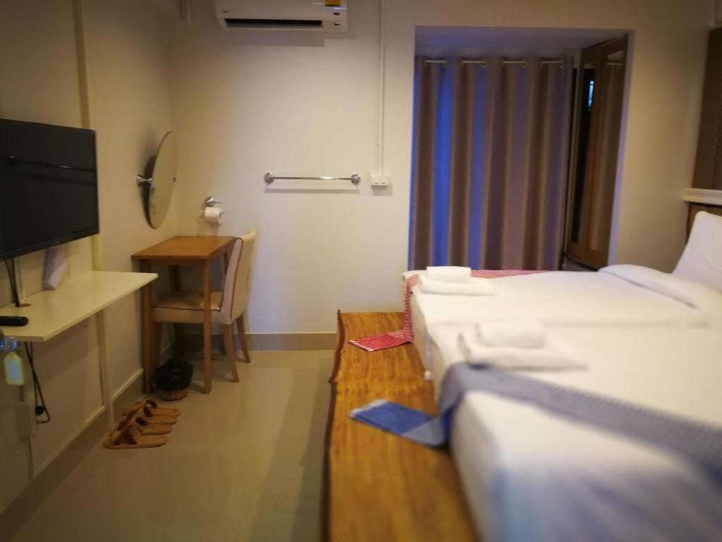 Thousand-Ten Thousand Hotel Bangkok Luaran gambar